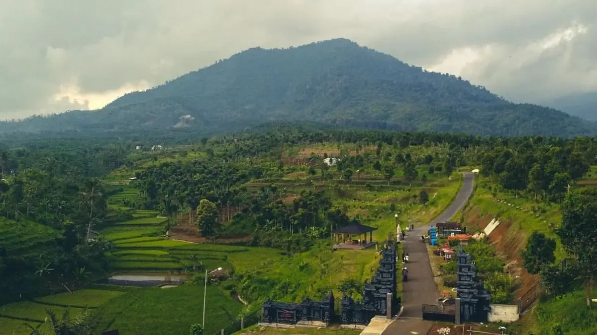 Mengenal Gunung Endut, Pendakian Unik di Banten