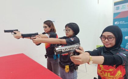 Merekam Ketenangan di Balik Pelatuk: Saat Kaum Hawa Terpikat Gaya Hidup Olahraga Menembak Merekam Ketenangan di Balik Pelatuk: Saat Kaum Hawa Terpikat Gaya Hidup Olahraga Menembak