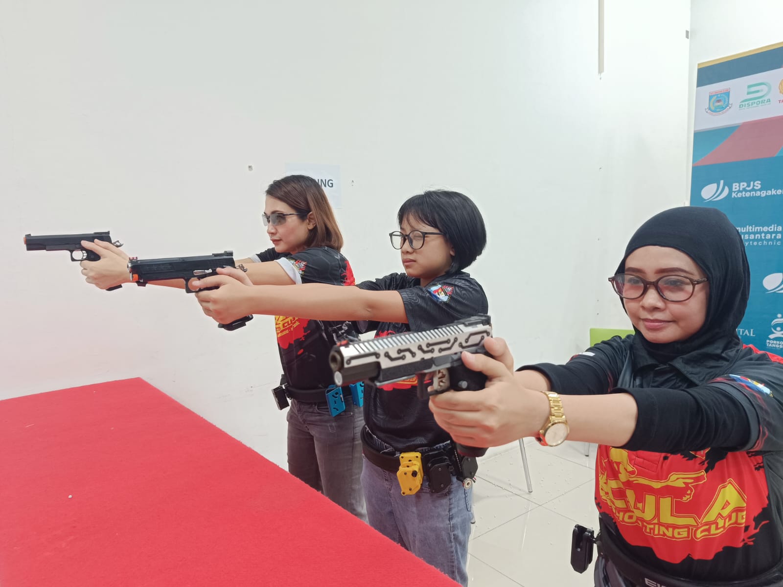 Merekam Ketenangan di Balik Pelatuk: Saat Kaum Hawa Terpikat Gaya Hidup Olahraga Menembak