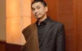 Pesawat Raditya Dika Putar Balik Imbas Erupsi Gunung Krakatau